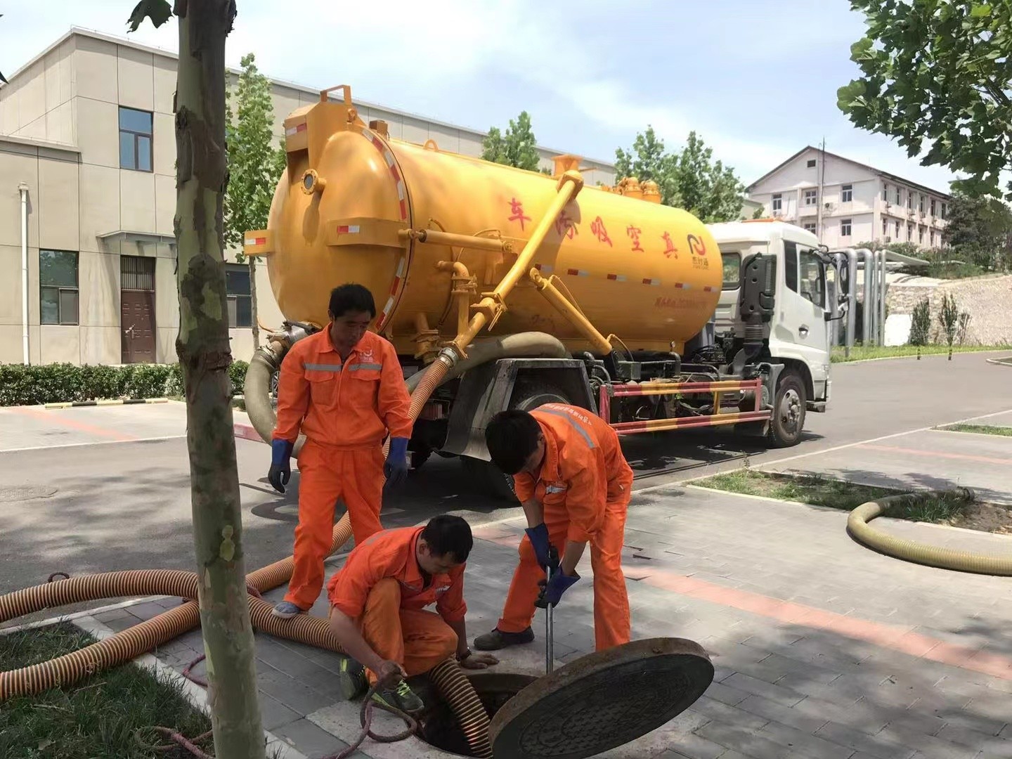 武进化粪池清理与5-8吨吸粪车施工效率分析